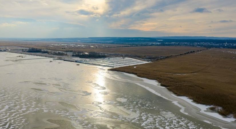 Ilyen vastag a jég a tavakon és folyókon Győr-Moson-Sopronban