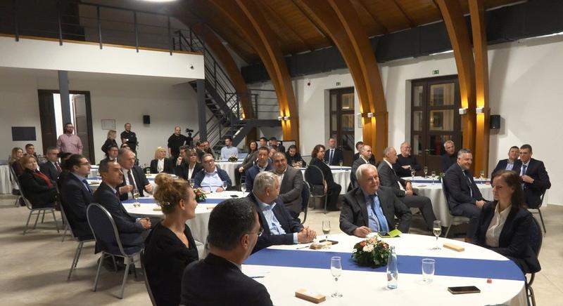 Biztos megélhetés, tudás és adóforintok