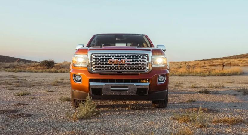 Kíméletlenül hátba döfte a vevőit az autógyártó