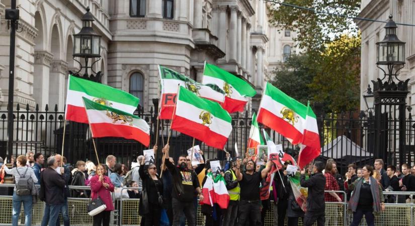 Londoni tüntetés az Iráni Iszlám Köztársasággal szembeni keményebb fellépésért