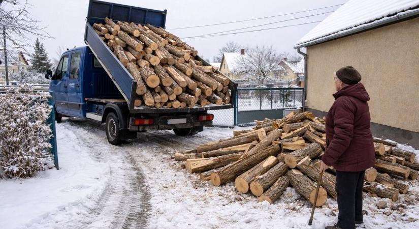 Közel 120 családnak segítenek: megkezdődik a szociális tűzifa kiszállítása