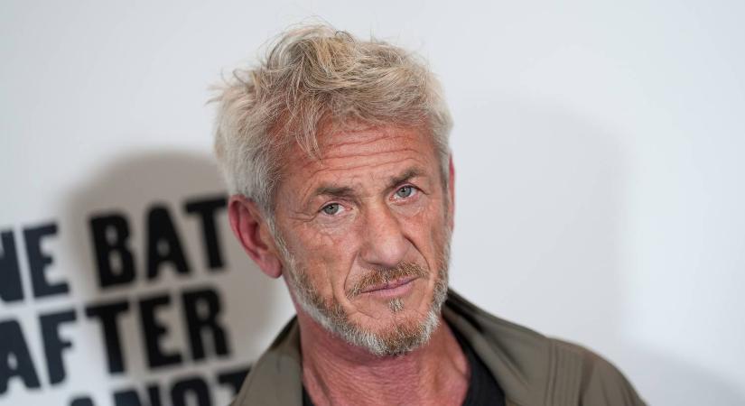 Ritka pillanat: Sean Pennt és csinos, 35 évvel fiatalabb barátnőjét együtt fotózták le