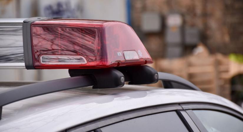 Balesetet okozott, majd megpróbált elmenekülni a rendőrök elől egy embercsempész