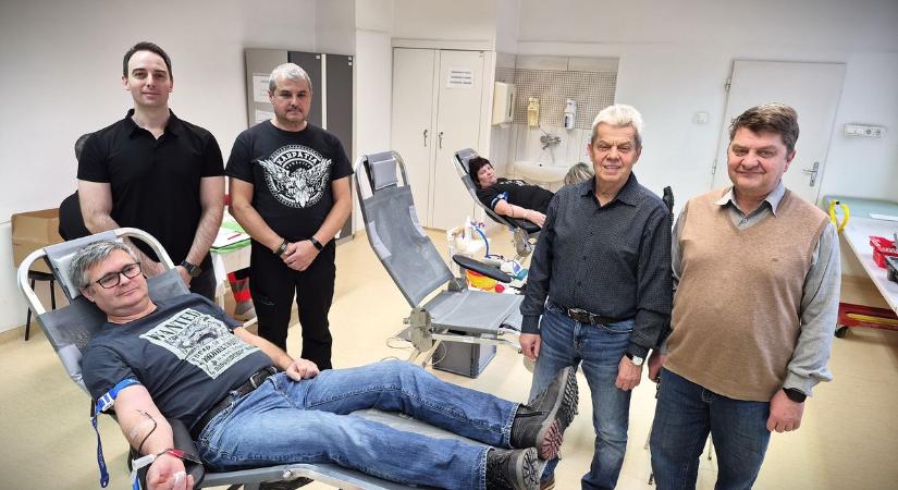 Tungsramos dolgozók találkozója, abszolút rendhagyó helyen! Most nem buliztak, hanem segítettek