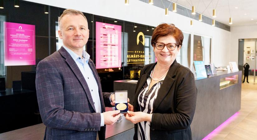 Hamarosan bárki megtekintheti Krasznahorkai László Nobel-díját Gyulán