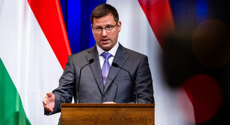 Egyre feszültebb a nemzetközi helyzet, bejelentésekre készül a kormány - Gulyás Gergely és Vitályos Eszter tájékoztatója