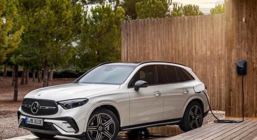 Nagyot hajrázott év végén a Mercedes