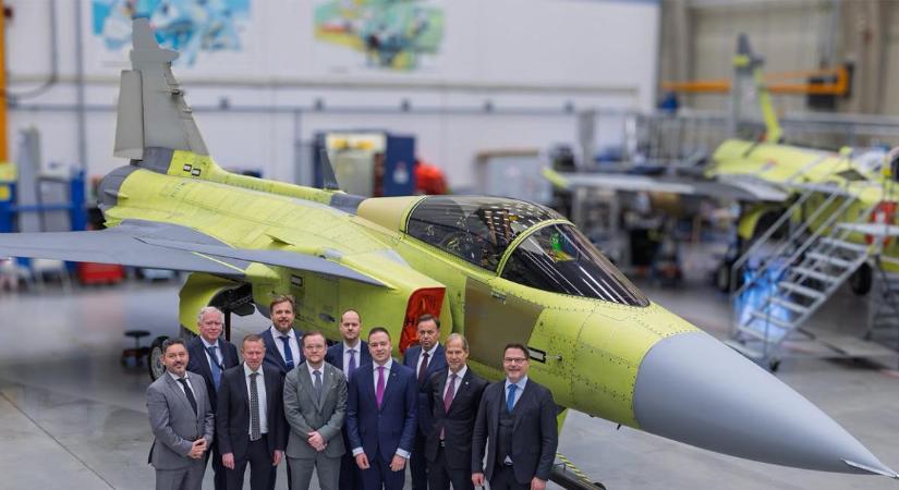 Megjöttek az első képek az új magyar vadászgépekről