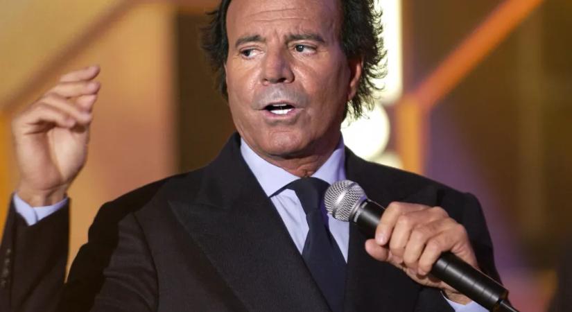 Julio Iglesias tagadja, hogy szexuálisan zaklatta a villájában dolgozó nőket