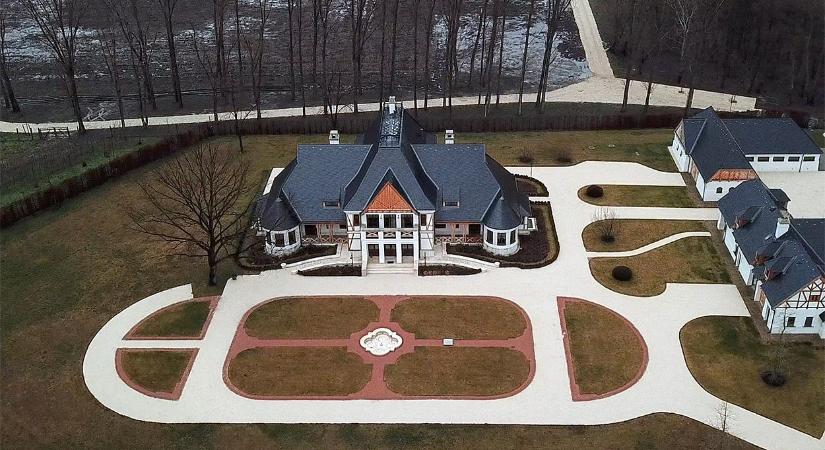 Továbbra sem világos, hogyan veszi fel Lázár János a teljes osztalékot a luxusvadászház után