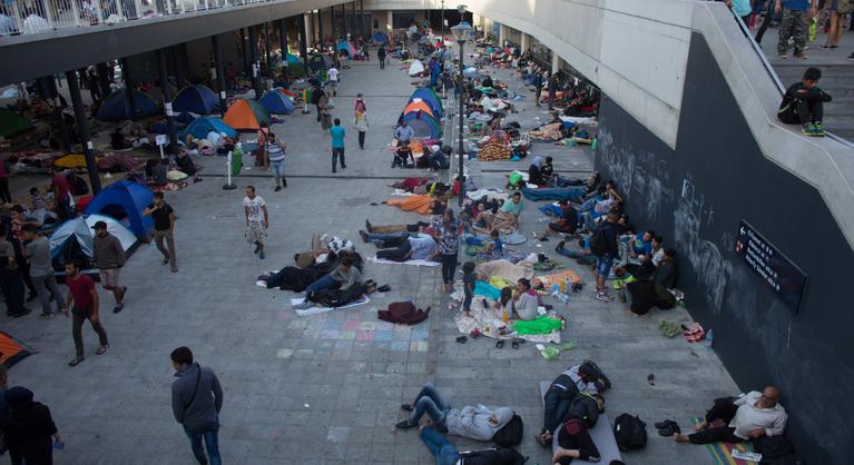 Széthulló társadalom, asszimilációs kudarc – a migránsokkal van baj vagy velünk?