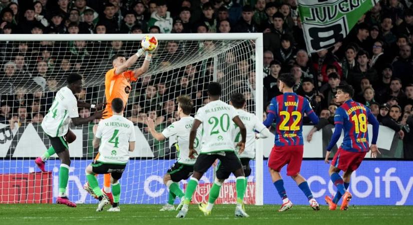 Lassan szobrot emelnek a Barca kapusának, most a kupában volt győzelmet érő védése