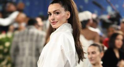 Anne Hathaway a Nagykörúton tűnt fel: ezt a filmet forgatják Erzsébetvárosban