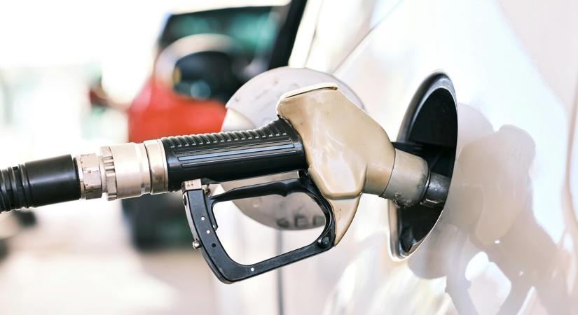 Megtört a drágulás: eldőlt, mennyiért tankolhatunk a hétvégén a benzinkutakon