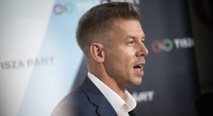 Magyar Péter: kocsmából ordítva kirohanó Orbán-janicsár támadt a Tisza jelöltjére