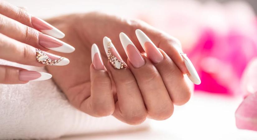 Stílusos megjelenésre vágysz? A legnőiesebb körömtrendek, amikért 2026-ban mindenki megőrül