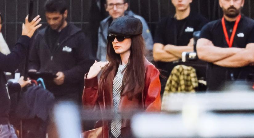 Anne Hathaway is Budapestre érkezett: az Erzsébet körúton fotózták