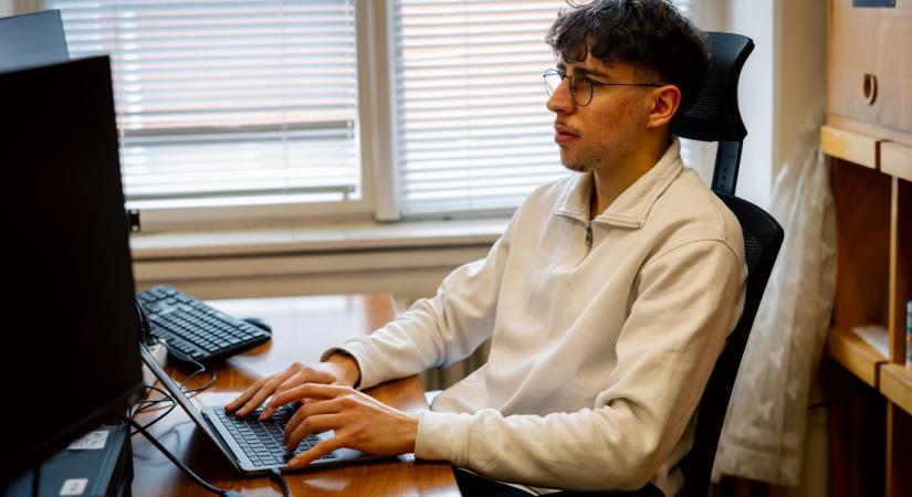 Lelepleződhetnek a csalók: magyar nyelven is működő MI-szövegfelismerőt fejlesztett egy egyetemi hallgató