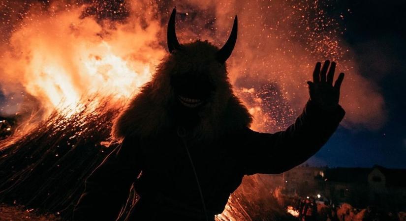 Busók lepik el Mohácsot: lángok, zaj és több ezer látogató a farsang csúcspontján