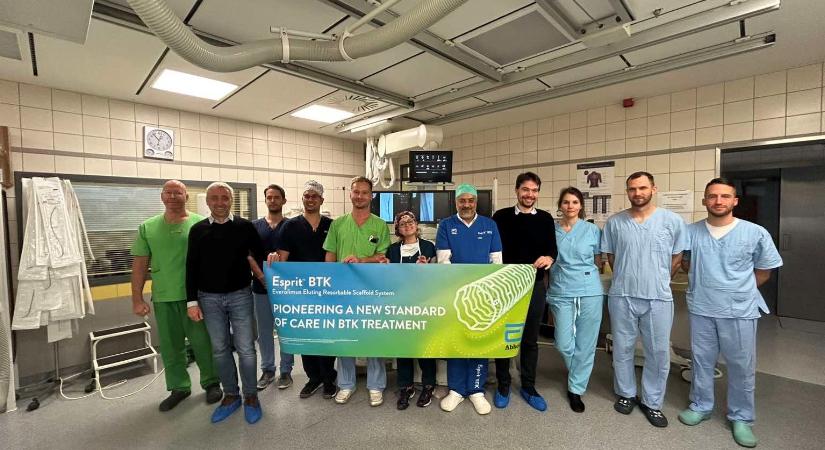 Először ültettek be felszívódó érhálót Magyarországon