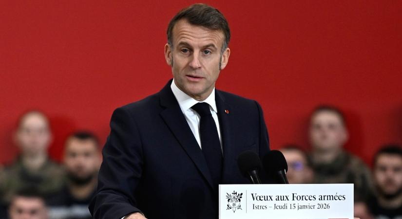 Ezért néz ki úgy a francia elnök, mintha bevágtak volna neki