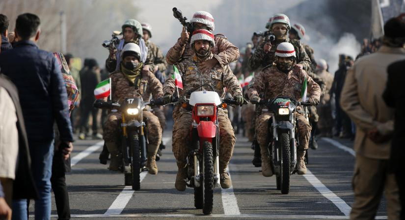 Tíz nap a forradalmi Iránban: hazaért a magyar csoport, akik a legnagyobb tüntetések közben járták végig az országot