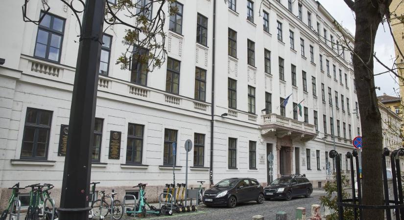 Pert nyert a Pázmány ellen az a docens, akit a melegek megítéléséről írt tanulmánya után rúgtak ki