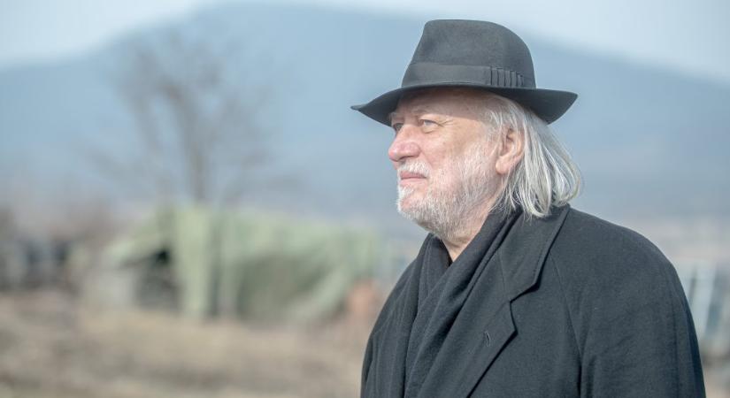 Leszámol velünk egyenként az élet – Krasznahorkai László Tarr Bélára emlékezik