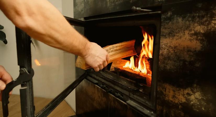 Újra felbukkantak a tűzifa csalók az interneten – figyelmeztetést adott ki a hatóság