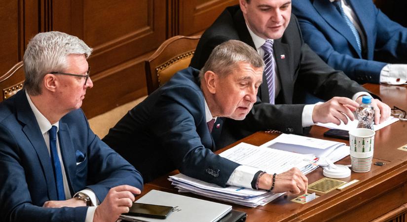 Hosszú vita után ette az első komoly akadályt Orbán Viktor cseh szövetségese