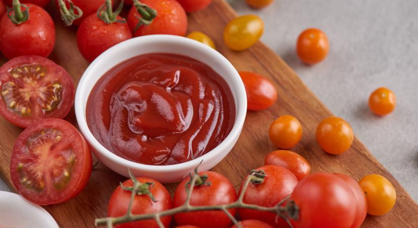 Üveg lehet a paradicsomszószban