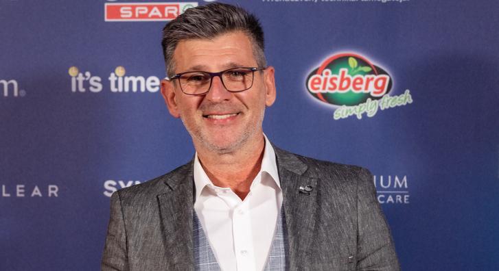 Kárász Róbert aranyos fotót mutatott két hónapos kislányáról