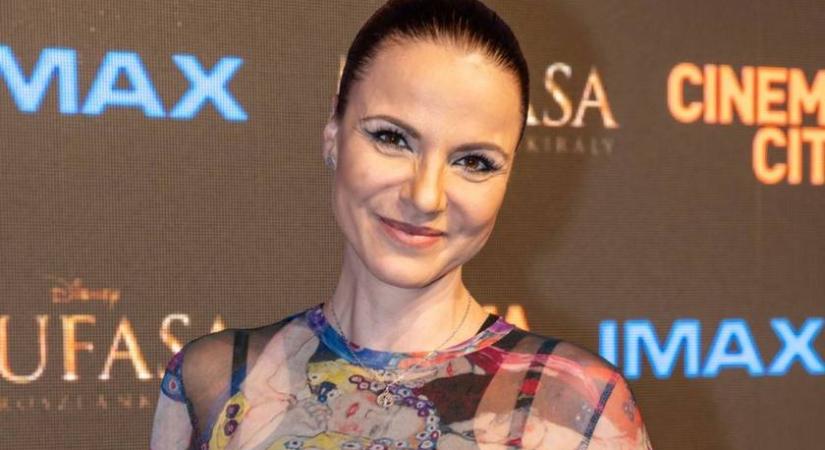 Péter Szabó Szilviát ennyire szexinek ritkán látni: köldökig kivágott ruhába bújt