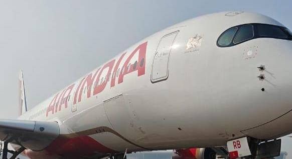 Felszippantott egy konténert az Air India utasszállítójának hajtóműve