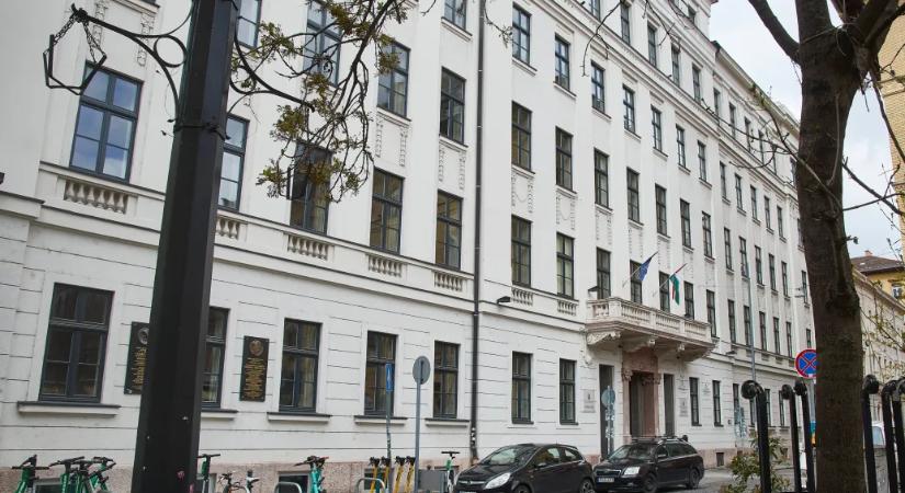 Első fokon megnyerte a Pázmány elleni pert a kirúgott egyetemi oktató