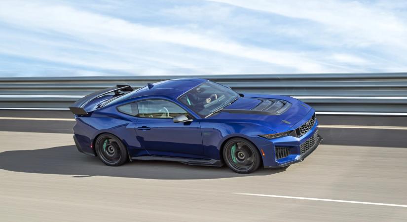 Elszabadult a sötét ló: itt az eddigi legdurvább Mustang Dark Horse!