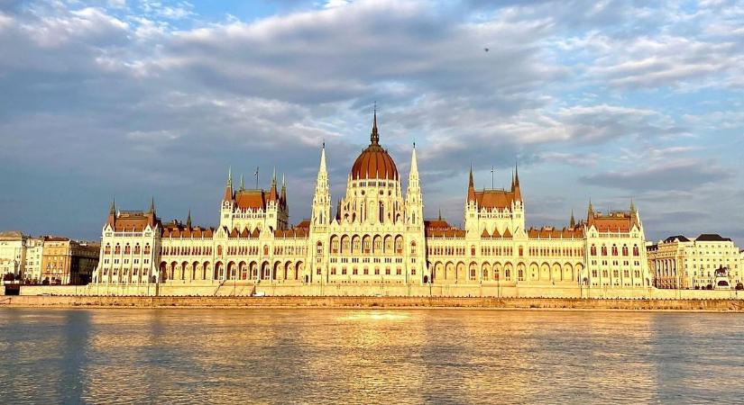 Így folytatódott az Országháznál robbantással fenyegetőző dunaújvárosi férfi ügye