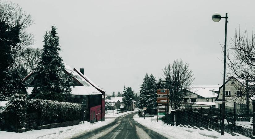 Hókotróvá alakította az autóját egy magyar férfi, itt a rendőrség válasza
