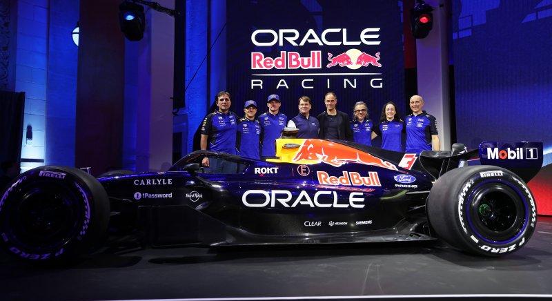 Az alapító Dietrich Mateschitz előtt tiszteleg első F1-es motorja nevével a Red Bull