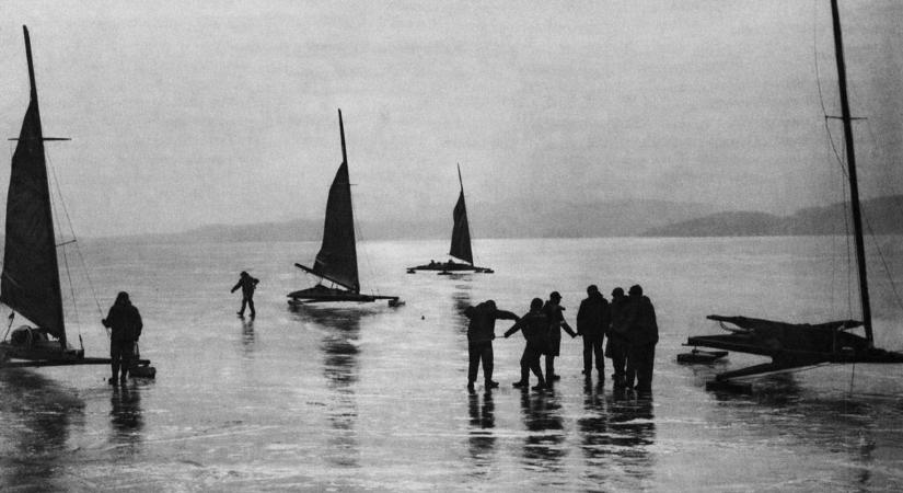 Rianásokon ugrattak, százzal száguldottak – Ilyen volt a balatoni jégvitorlázás régen ( galéria, videó)