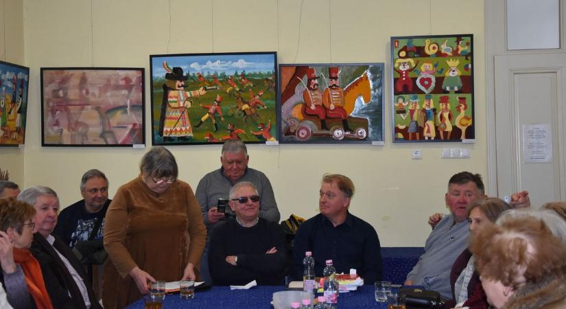 Visszapecázva az életbe: Lackfi János őszinte, humorral átszőtt vallomása a Wojtyla Házban – fotók