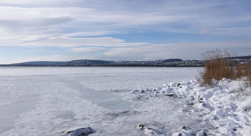 Elég vastag a jég, a Balaton egyes részein akár korcsolyázhatunk is