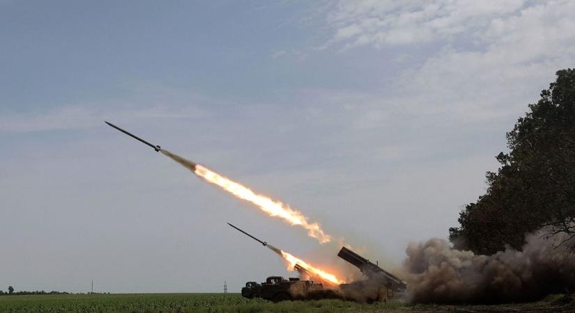 Vészesen fogy Ukrajna: fék nélkül gázolnak előre az oroszok