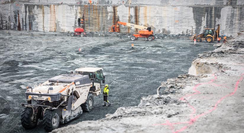 Őrizetbe vették Paks 2 orosz fővállalkozójának igazgatóját, aki állítólag az ukrán fegyveres erőknek adott pénzt