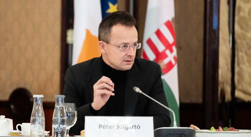 Szijjártó Péter azonnal berendelte az összes uniós ország nagykövetét: a szemükbe mondta, hogy eszükbe se jusson április 12. – „Nem okoskodhatnak bele”