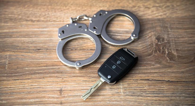 Nem emlékezett rá Krisztián, hogy indítókulcsokat és pénzt lopott az esztergomi kórházból