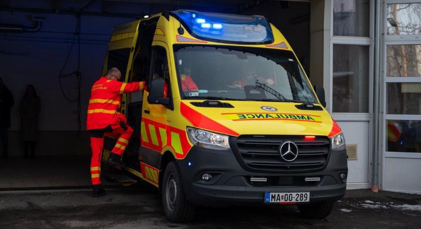 Új, korszerű mentőautó erősíti a bajai betegellátást – fotók, videó