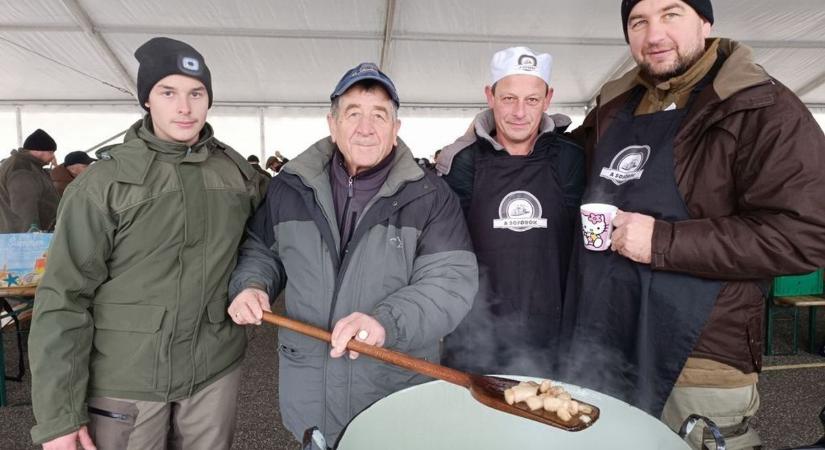 A hétvégén töpörtyűsütés, Ganxsta Zolee, bál és kiállítások is várnak a Szigetközben