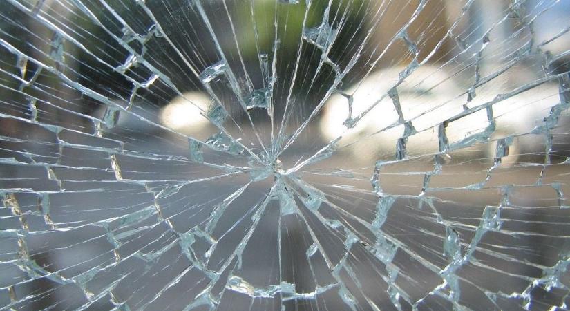 Árokba hajtott egy autó Sümeg közelében