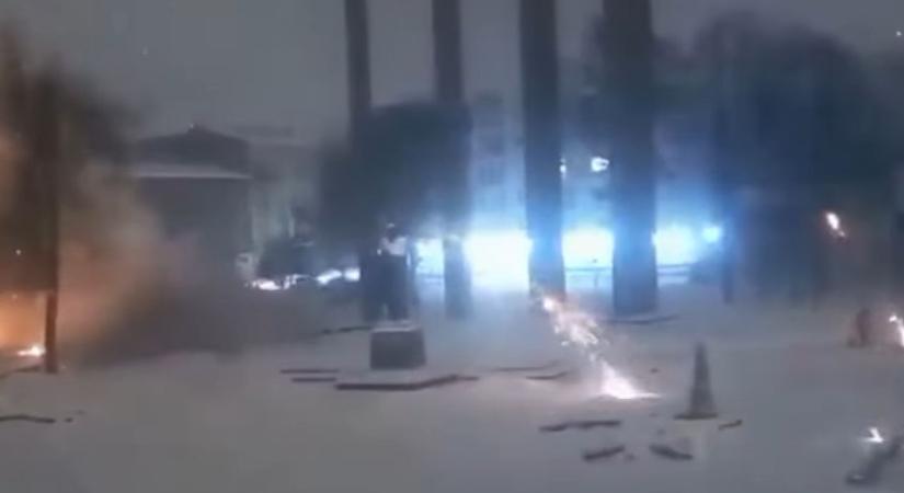 Túrom a havat, becsapódik az orosz drón, lapátolok tovább